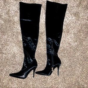 NEW!! Azalea Wang “Liquid Velvet” thigh high boots